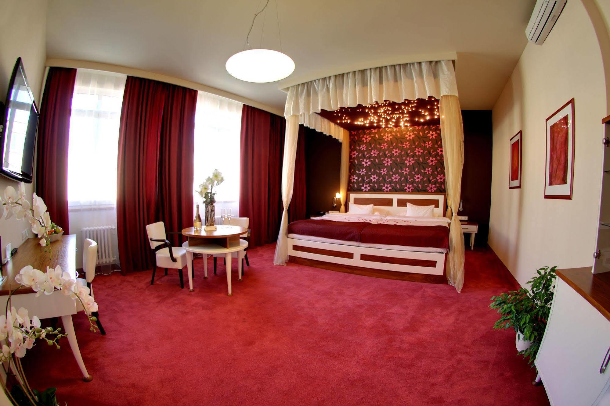 Hotel Baltaci Atrium Zlin Exterior photo